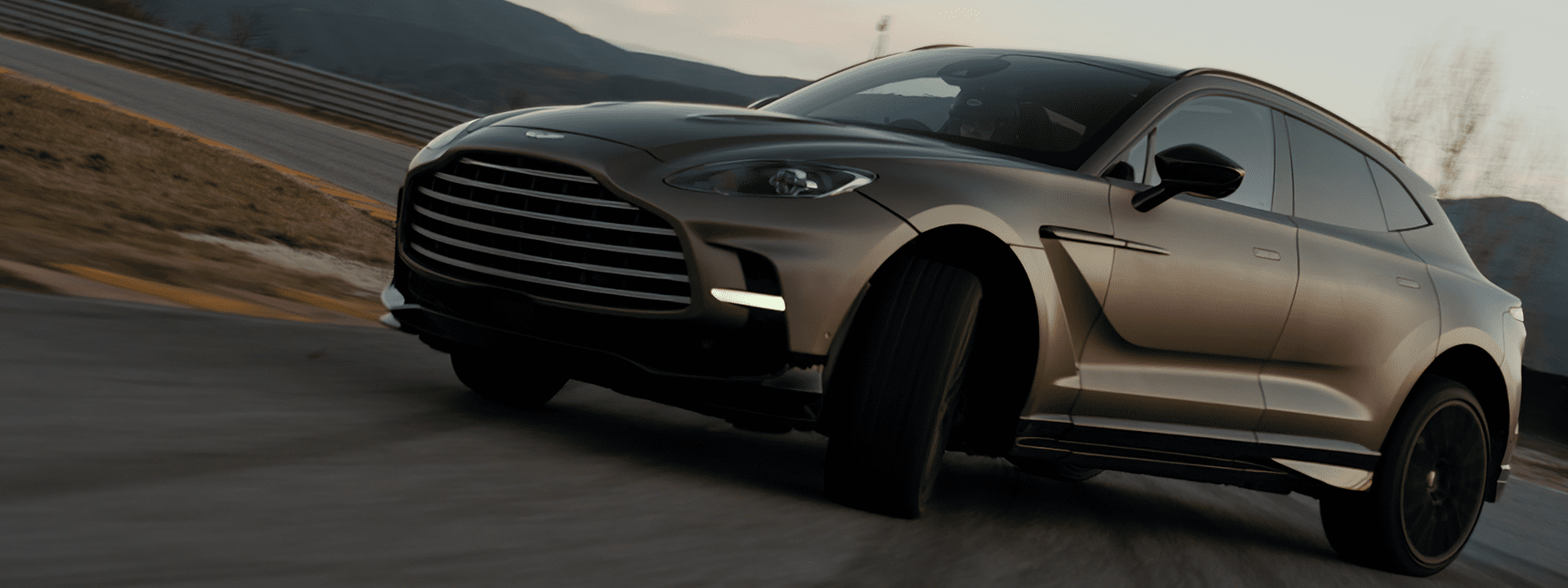 ASLA_3463_Aston_Martin_The_Perfect_Lap_1920x720