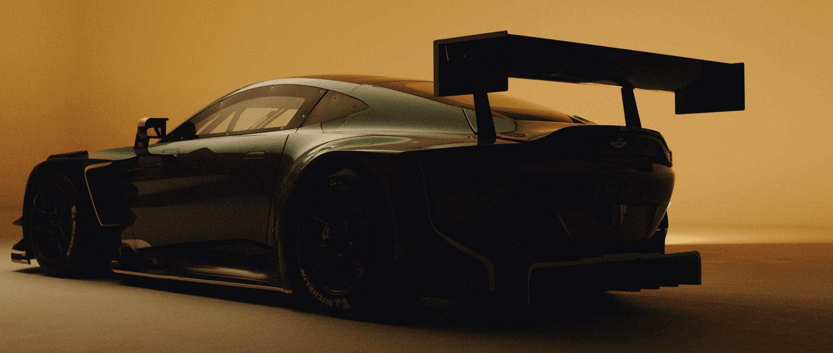 ASLA_3749_Aston_Martin_New_GT3_Studio_1920x720