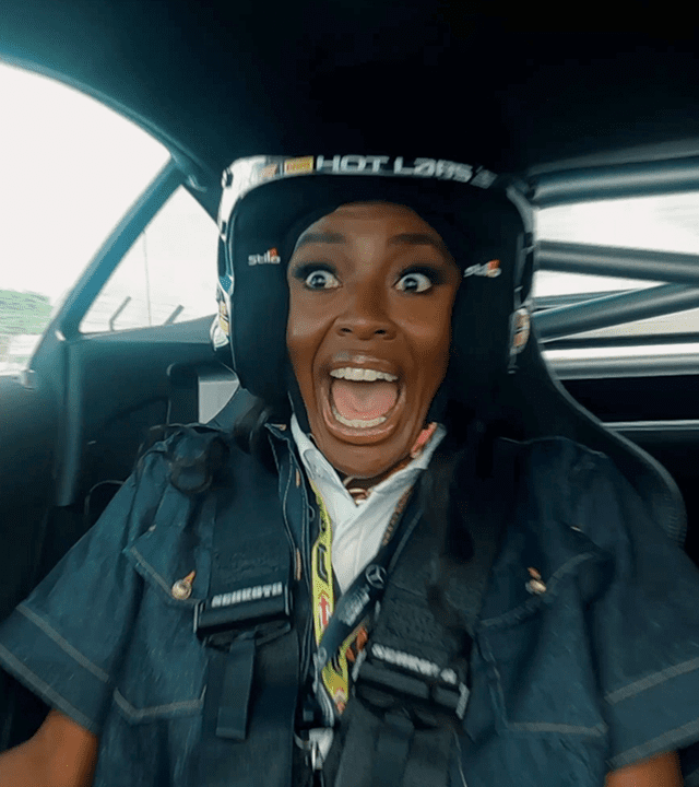 F1_2412_Pirelli_Hot_Laps-640x720