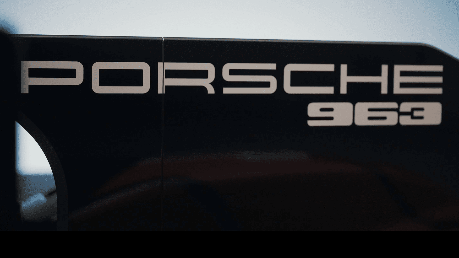 PAG_3305_Porsche Head & Heart_1920x1080 - 1